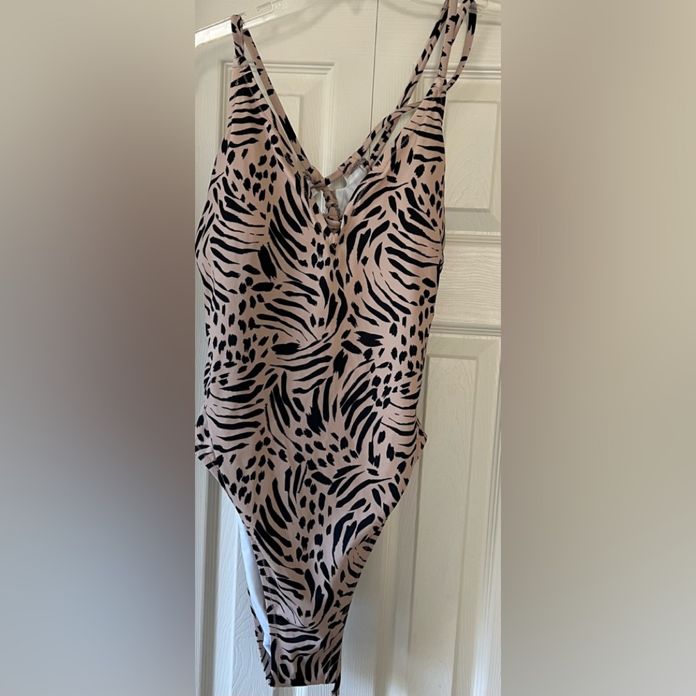 NWT Shade & Shore Swimsuit